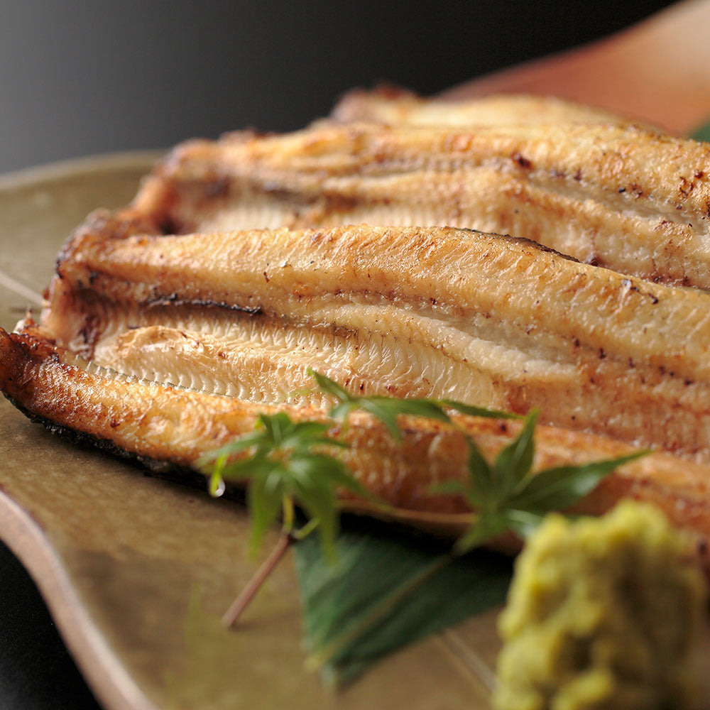 魚魚一 うなぎ白焼(長焼) たれ・焼塩・わさび・粉山椒付き 冷凍