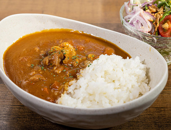 端材を活かして累計100万食以上。肉と野菜の甘み際立つ「焼き豚P 焼豚屋のカレー」